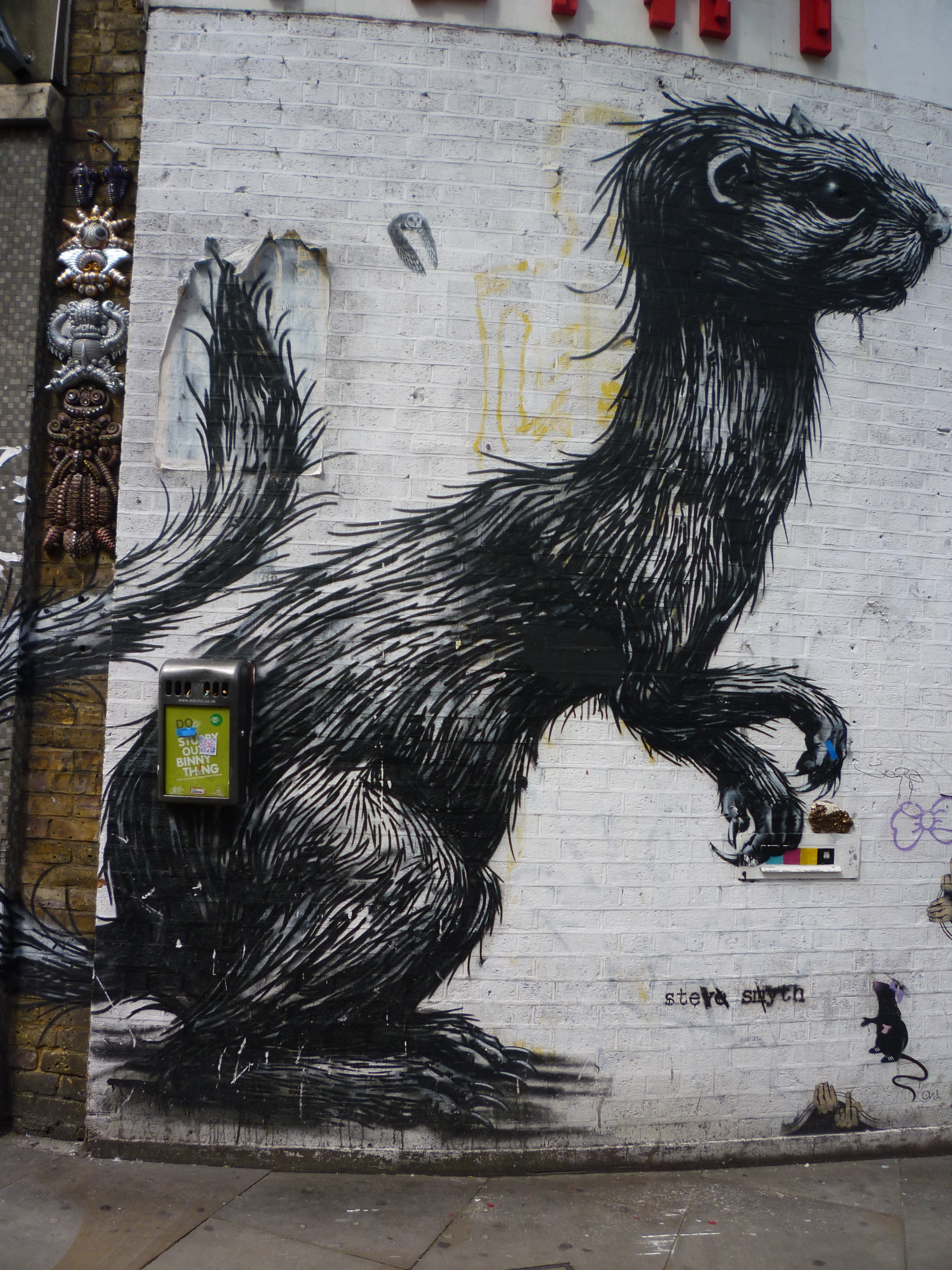 Street Art in London - Roa!