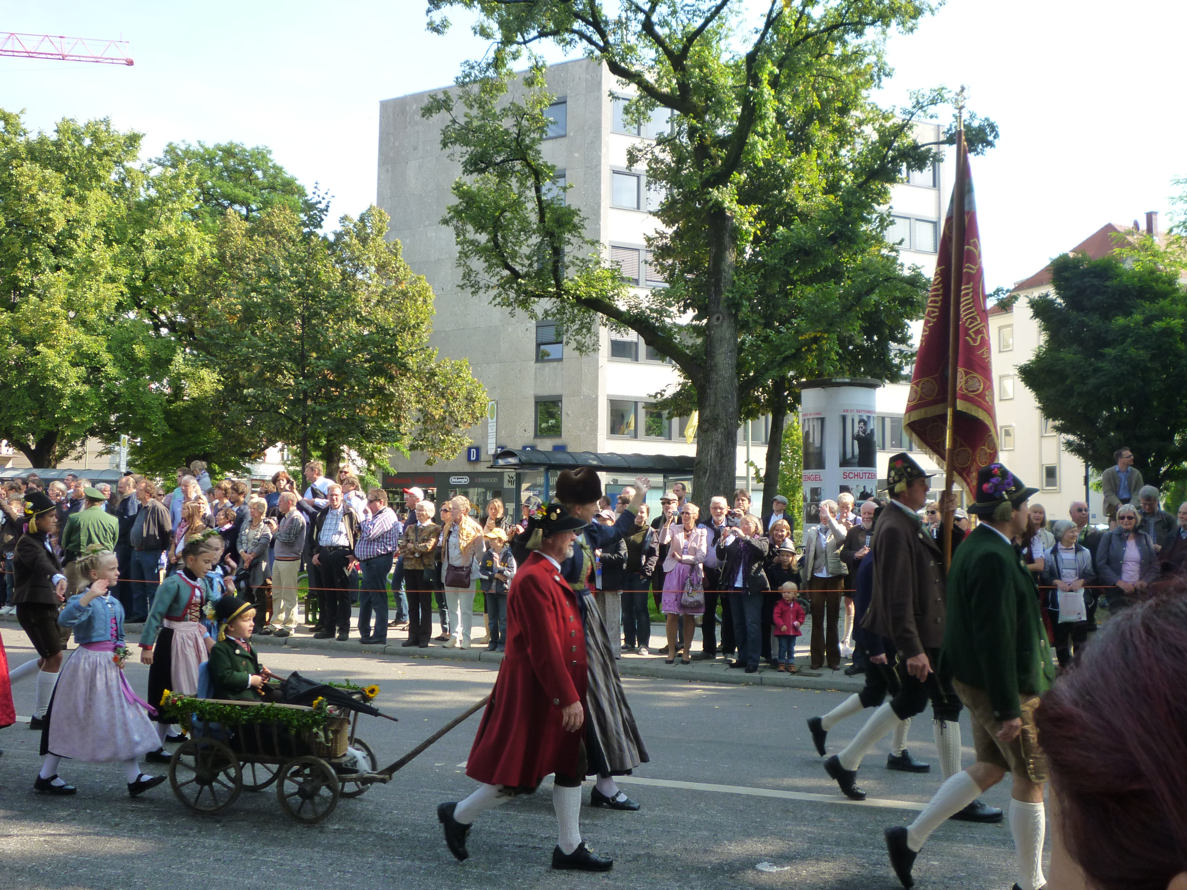 A Londoner from Afar Goes to Munich1 - Oktoberfest Parade